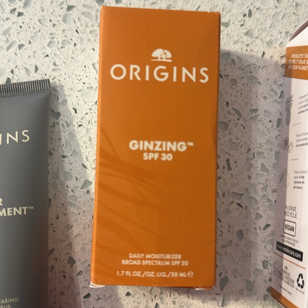 ✨ Luxury Skincare Bundle – $85 ✨
(Origins & REN – $177+ Value) - Picture 3 of 5